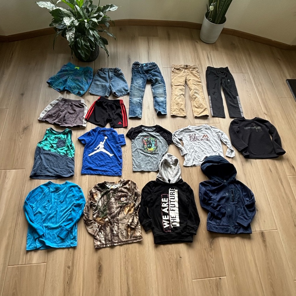 16 piece lot of boys 4t clothes